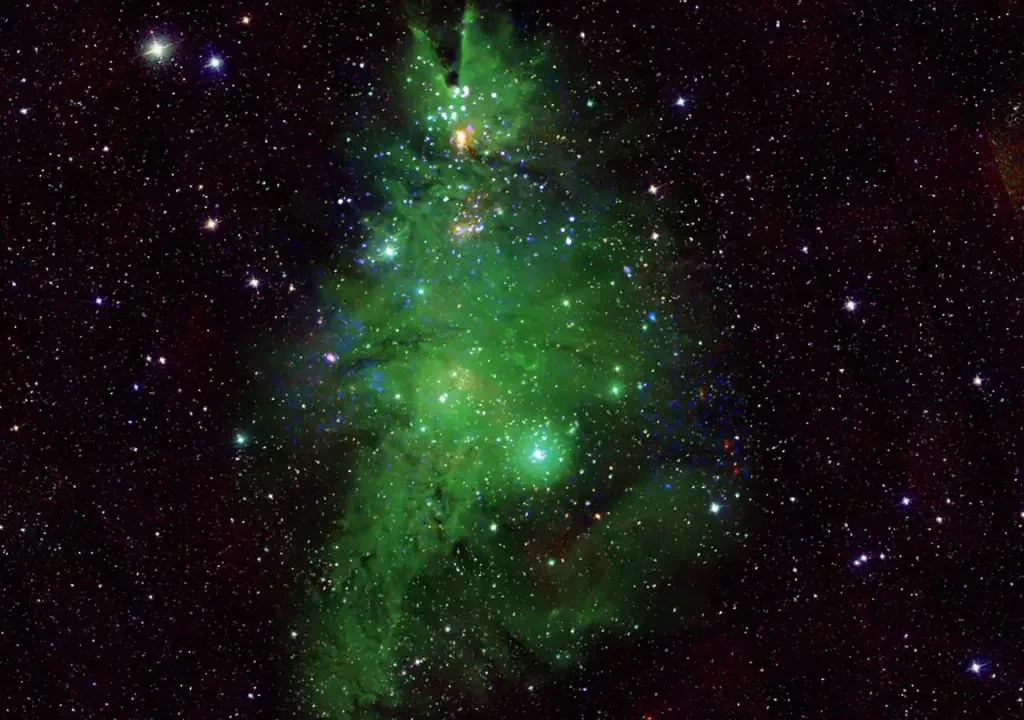 Nasa capta un grupo de estrellas con la apariencia de un árbol de Navidad
