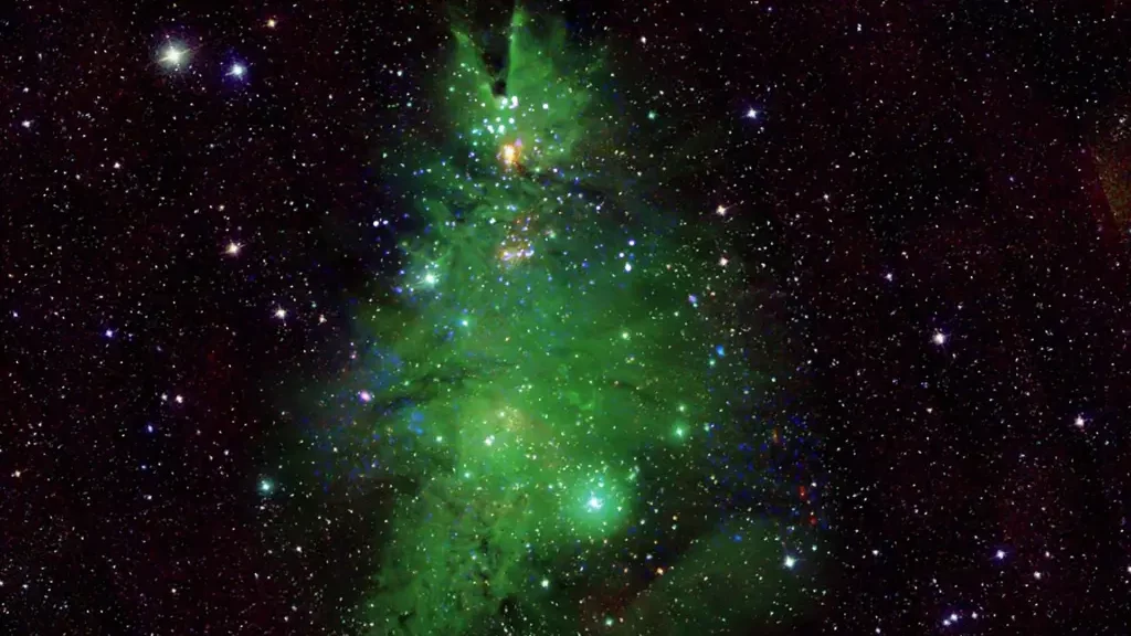 Nasa capta un grupo de estrellas con la apariencia de un árbol de Navidad