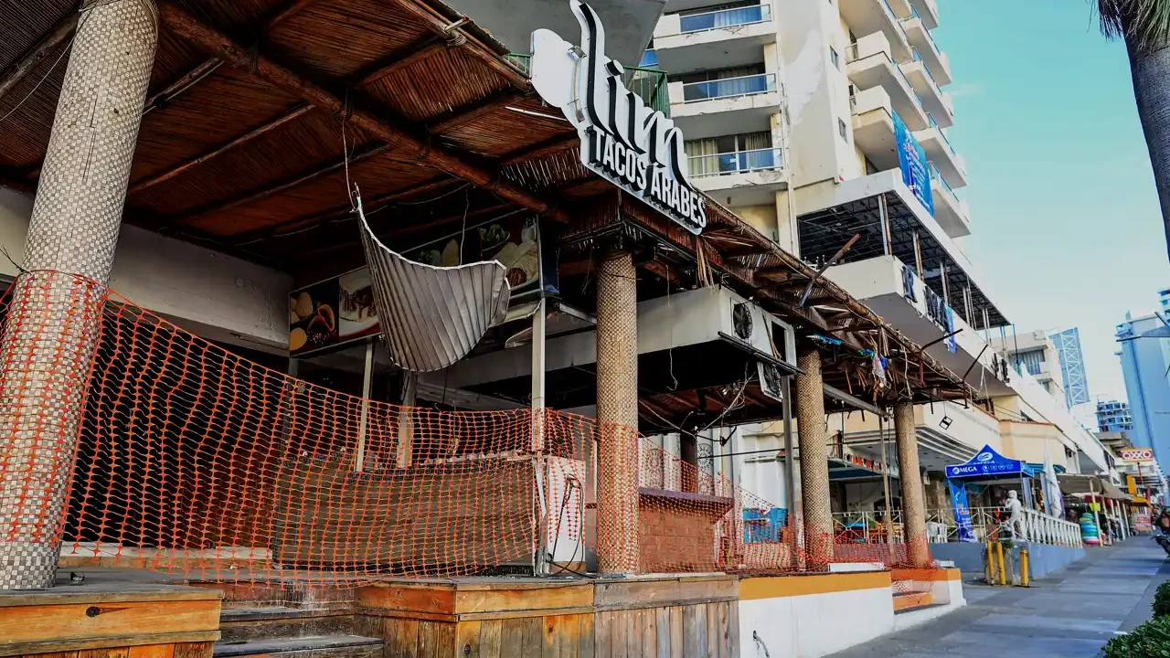 Amargas fiestas para habitantes de Acapulco por estragos de Otis