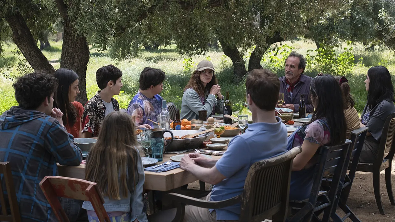 ‘Familia’, la película de Netflix que retrata la paternidad desde distintos ángulos
