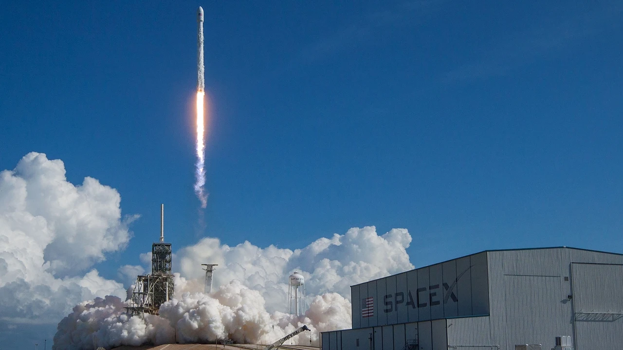 Valoran SpaceX de Elon Musk en 175,000 mdd