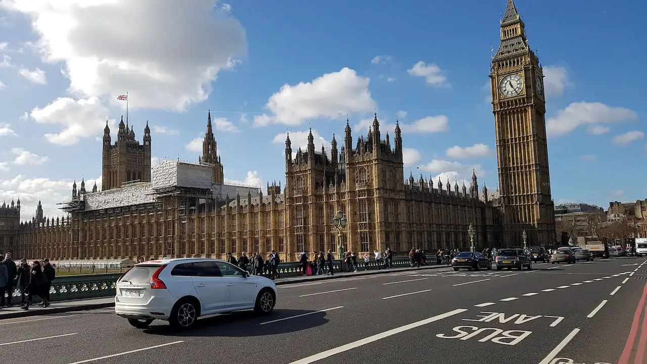 Vehículos autónomos circularán en Reino Unido desde el 2026