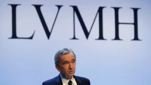 El director general de LVMH, Bernard Arnault, presenta los resultados del año 2019 del grupo durante una rueda de prensa en París. (Foto AP/Thibault Camus, Archivo)COPYRIGHT 2020 THE ASSOCIATION PRESS. RESERVADOS TODOS LOS DERECHOS