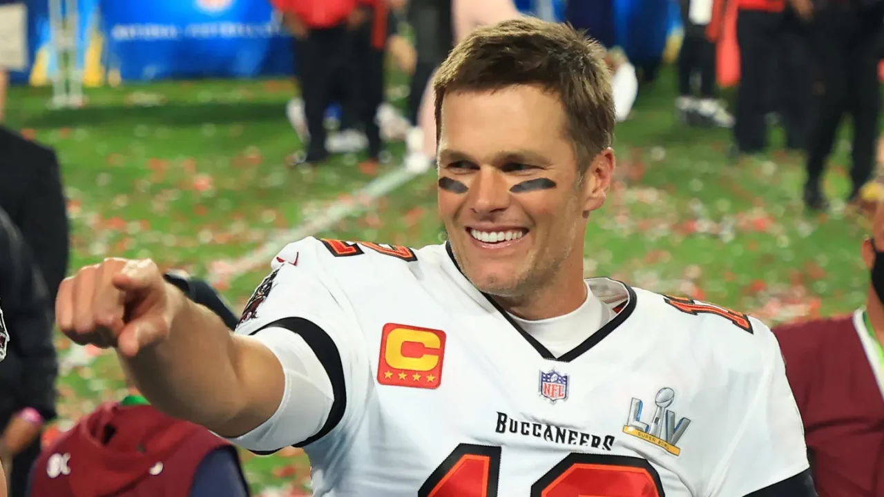 Tom Brady fusiona TB12 y la marca Brady con la empresa de ropa deportiva Nobull