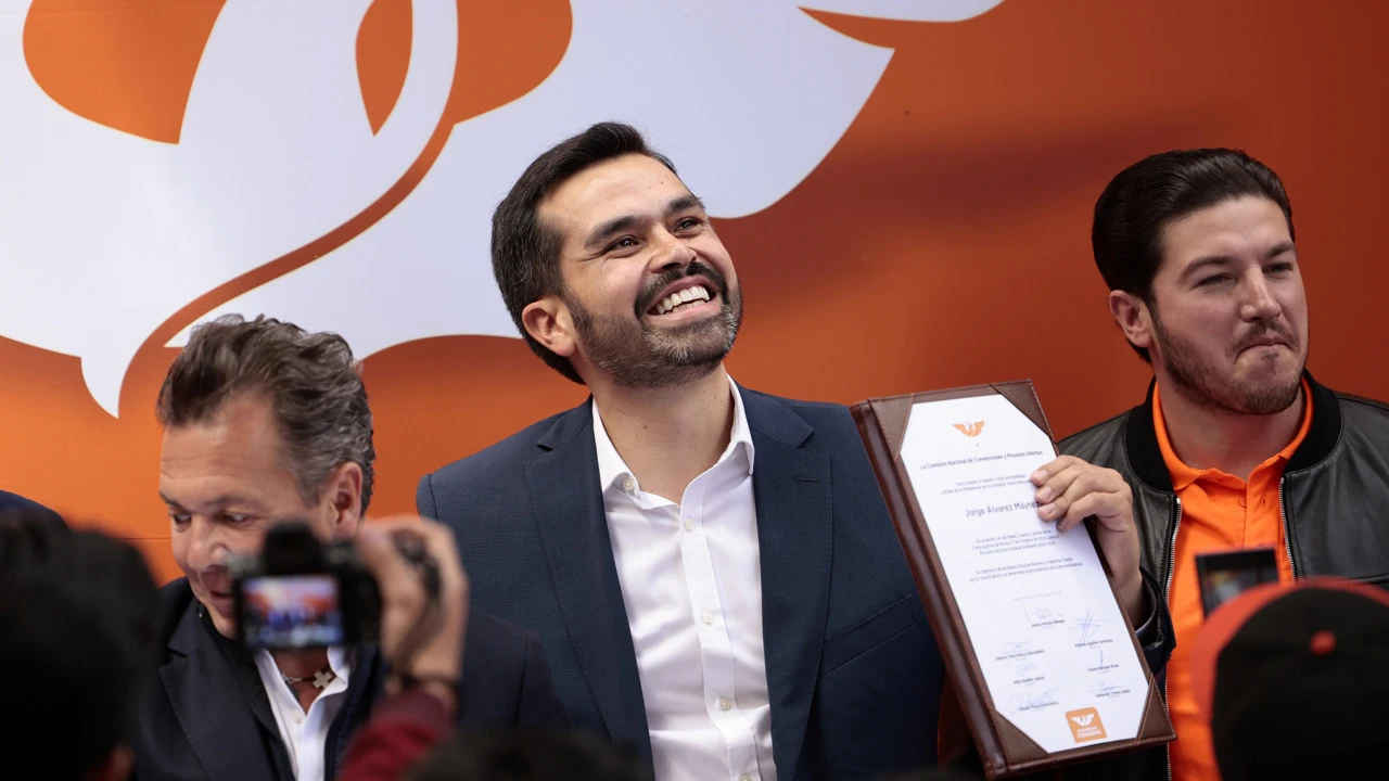 Jorge Álvarez Máynez se registra como precandidato presidencial de MC