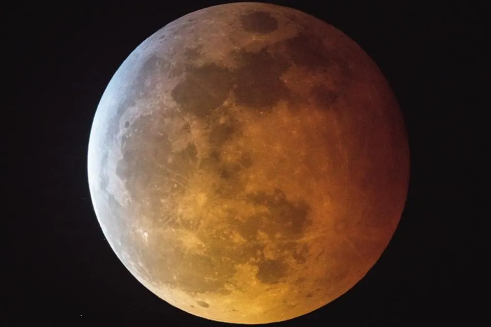 La ‘Luna del Lobo’ emerge esta semana: aquí es cuando ver la primera luna llena del año