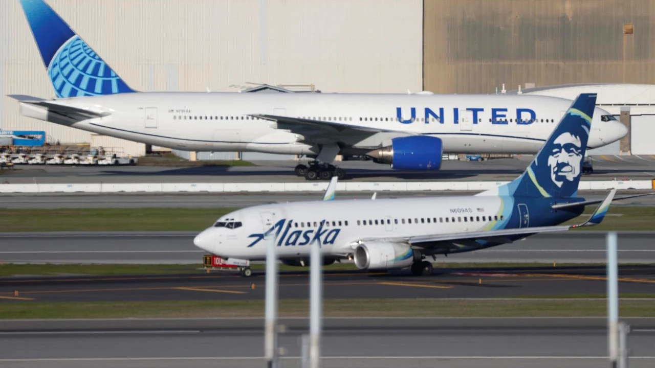 Alaska Airlines mantendrá detenidos sus Boeing 737 MAX 9, al menos hasta el domingo