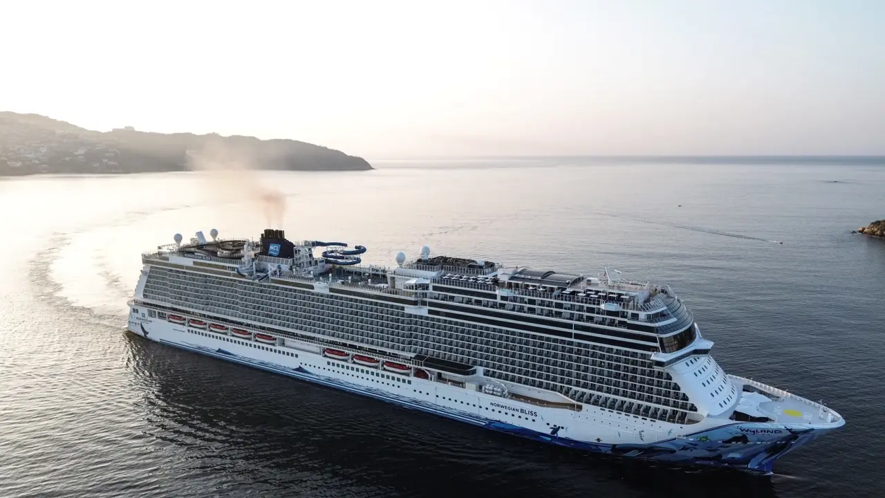 Acapulco recibe primer crucero internacional de turistas tras Otis