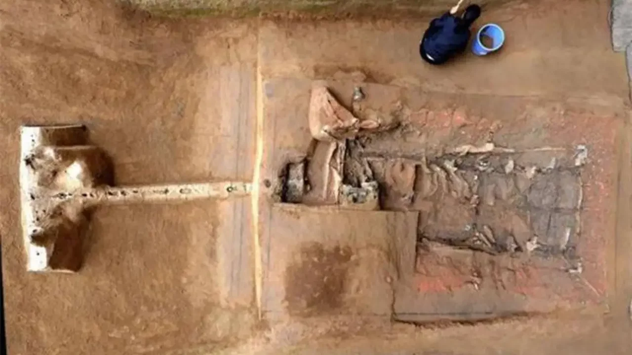 Arqueólogos recobran casi intacto un carruaje que perteneció al primer emperador de China