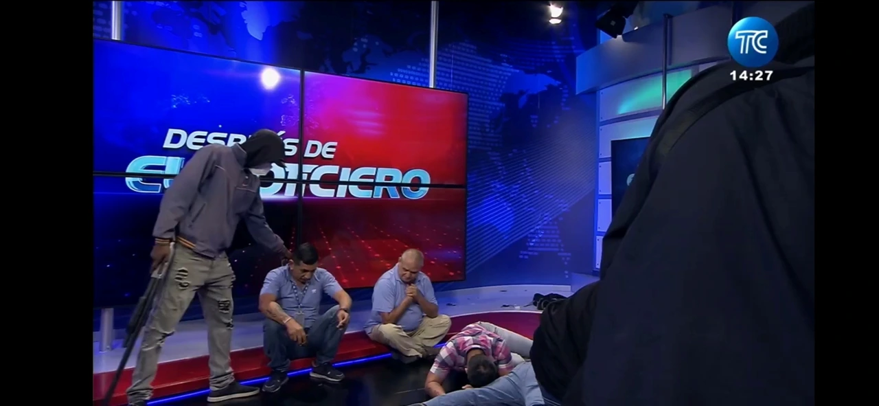 Grupo armado irrumpe en canal de televisión en Ecuador