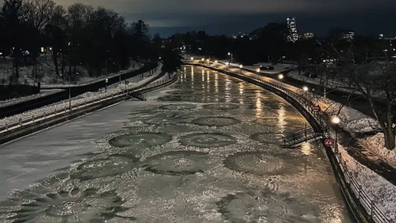 La mayor pista de hielo natural del mundo reabre en Canadá
