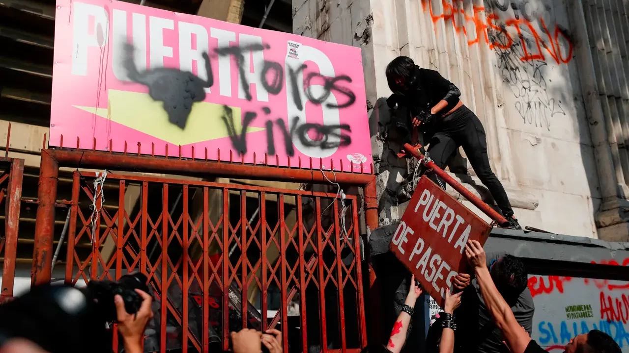 Optimismo e indignación entre taurinos ante suspensión y agresiones en la Plaza México