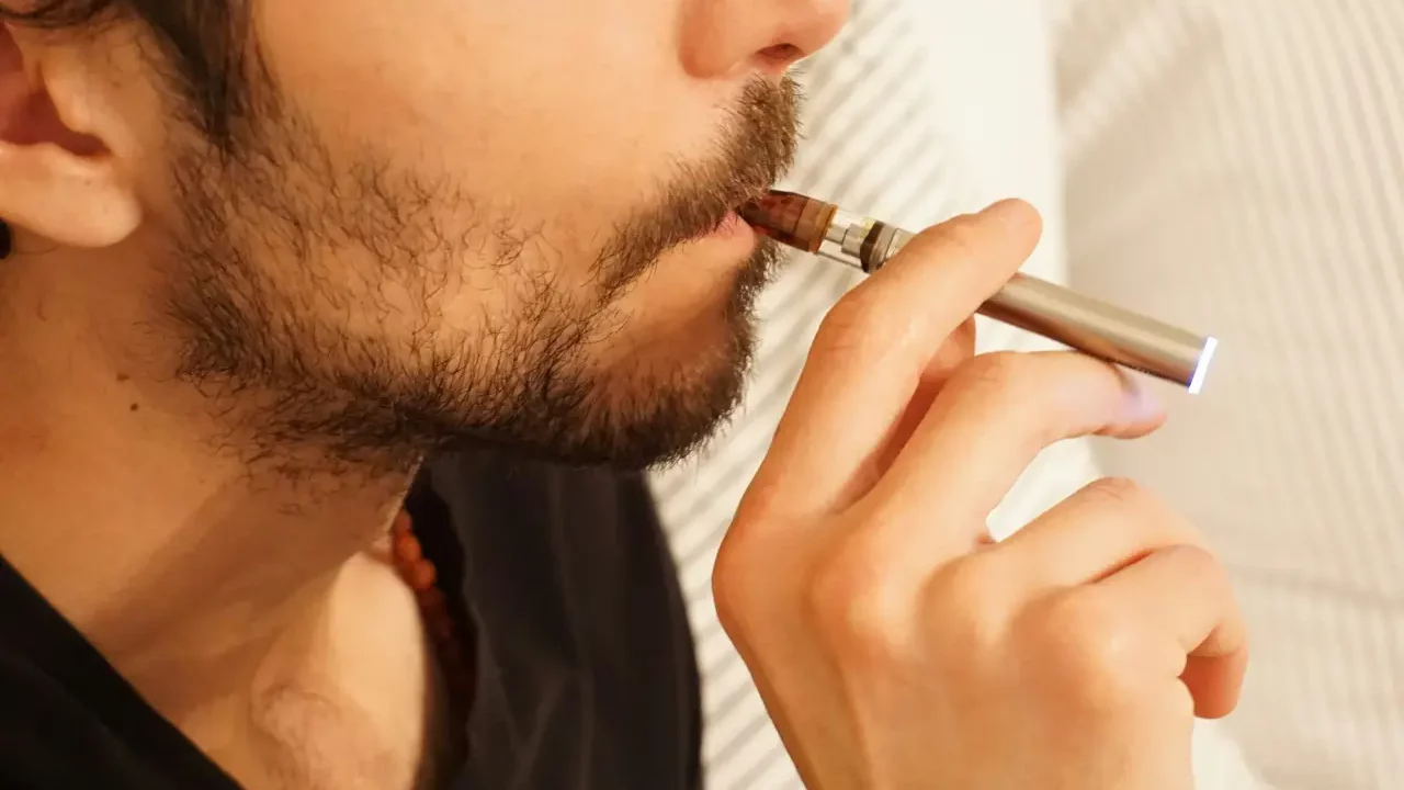 Diputados aprueban prohibición de vapeadores y cigarros electrónicos