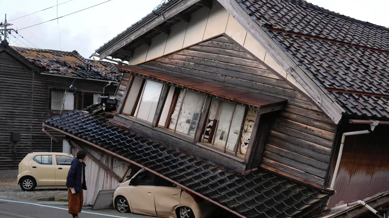 Suman 300 desaparecidos y 168 muertos por terremoto de Japón
