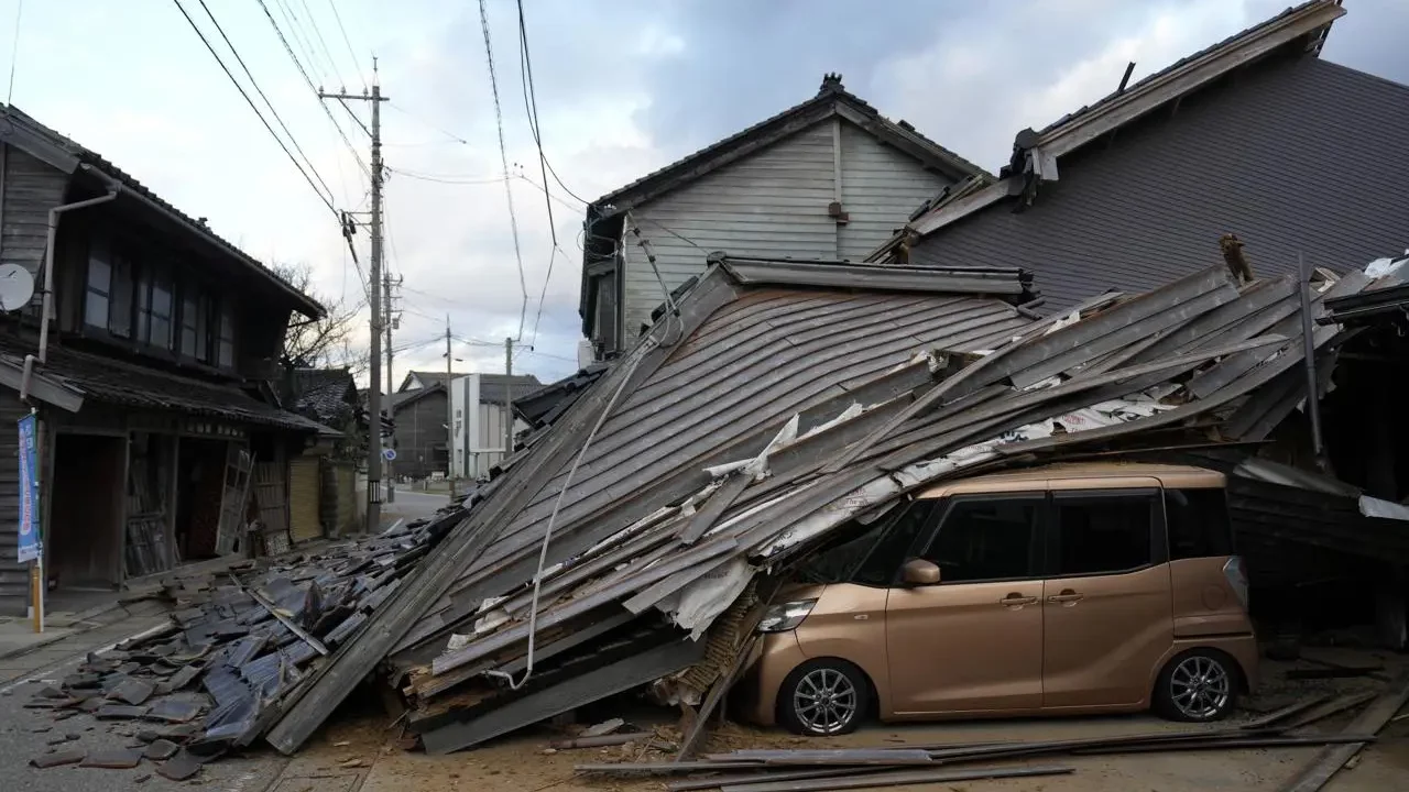 Las huellas del terremoto en Japón: 14,000 evacuados y una región en ruinas