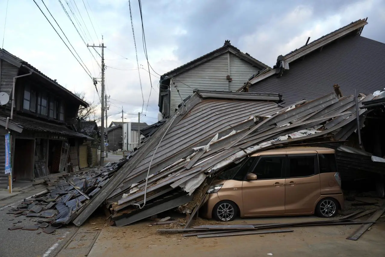 Las huellas del terremoto en Japón: 14,000 evacuados y una región en ruinas