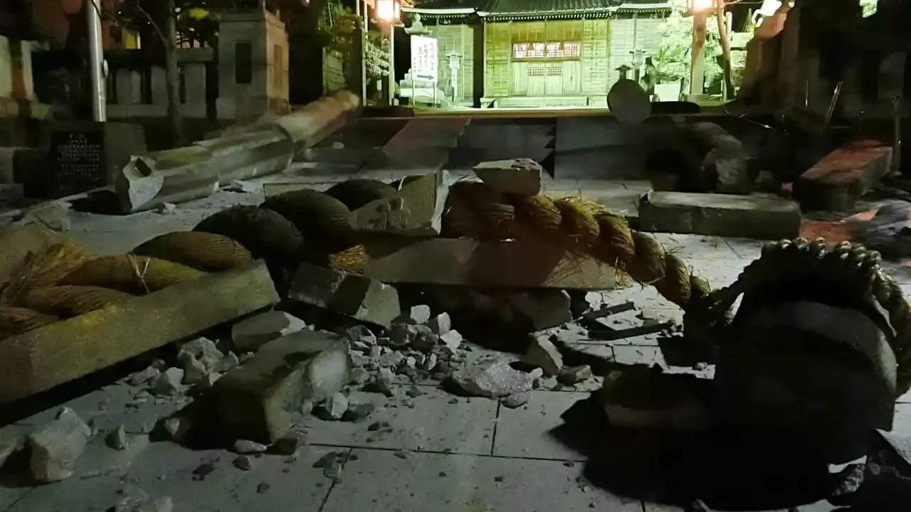 Terremoto en Japón deja a personas atrapadas bajo escombros y activa alerta de tsunami
