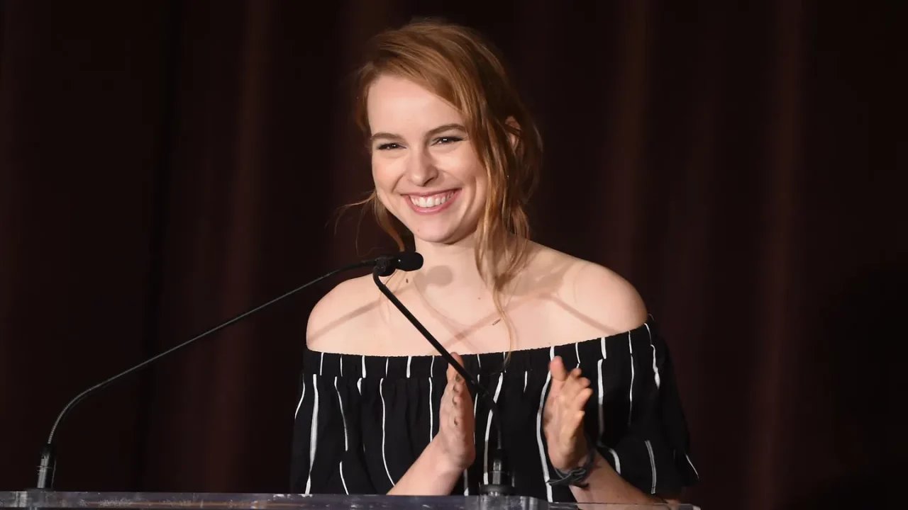 La actriz de Disney Channel Bridgit Mendler lanza una startup de datos espaciales