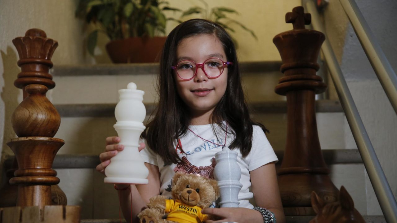 Conoce a Alondra Bagatella, la niña genio mexicana que gana campeonatos de ajedrez