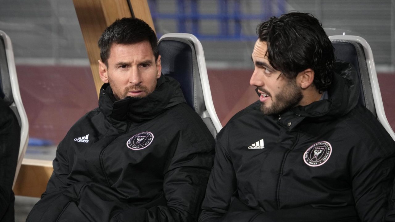 Messi vuelve a quedarse en el banquillo en Tokio; sigue la polémica en Hong Kong