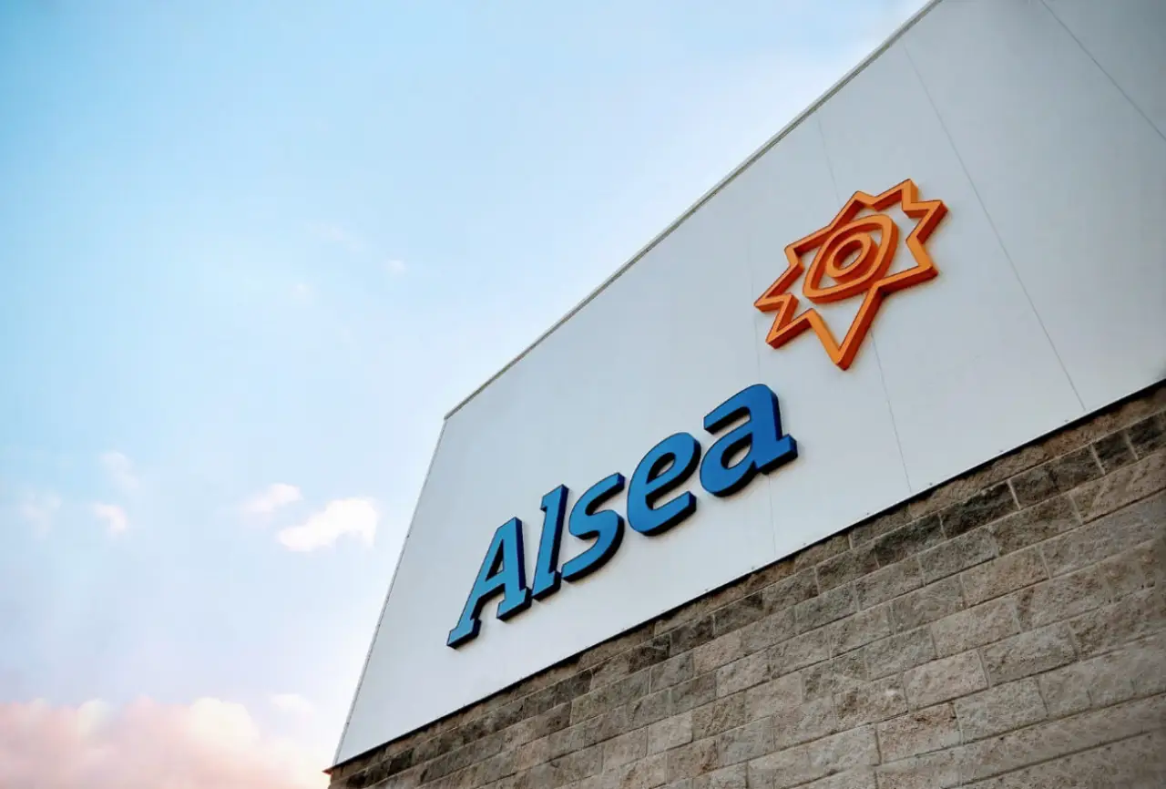 Alsea registra crecimiento del 37% en su utilidad trimestral, gracias al aumento de ventas