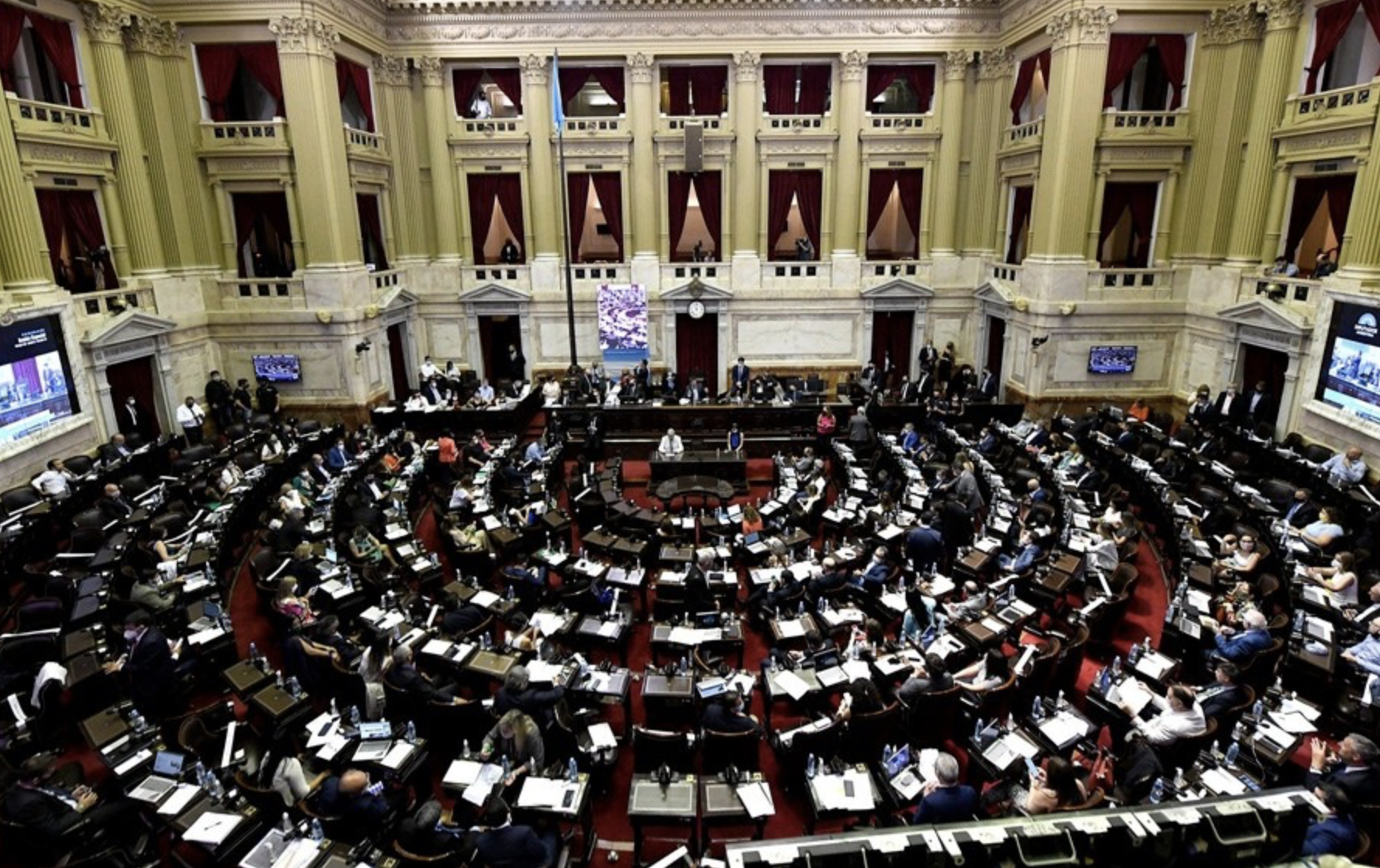 Gobierno argentino defiende operativo para proteger al Senado en votación de la ley de Bases