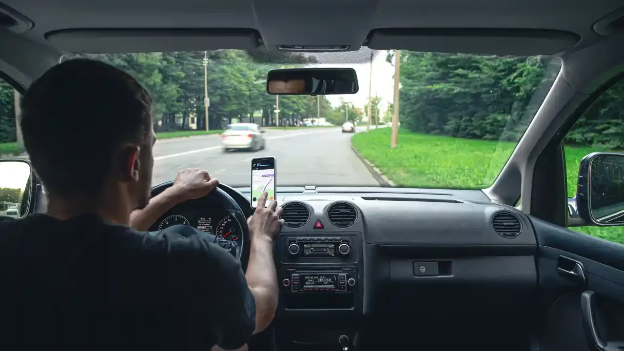 Plataforma de transporte privado activa opción en México para que menores viajen solos