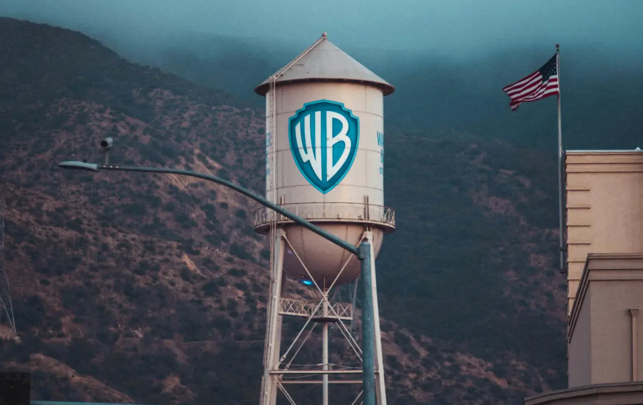 Warner Bros Discovery registra pérdidas inesperadas por la situación de contenidos en Hollywood