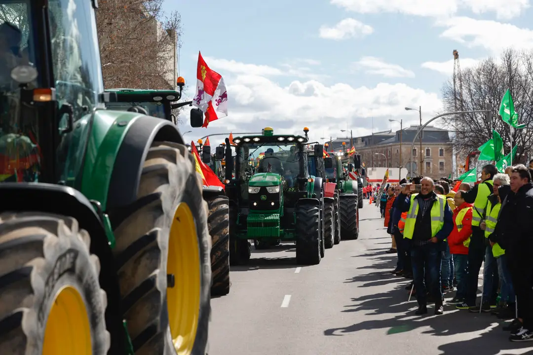 Continúan las protestas de los agricultores españoles, pese al avance en las negociaciones
