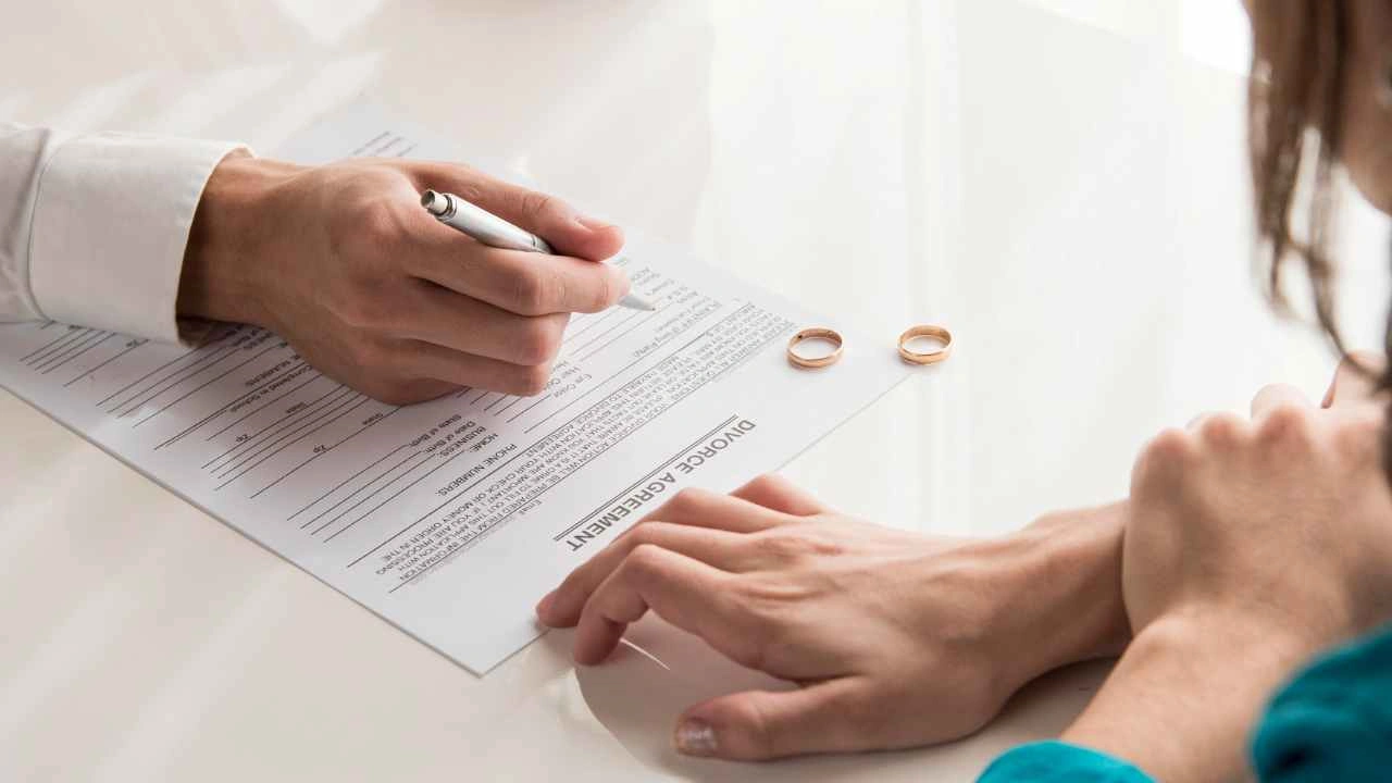 Sal de la soltería y administra el riesgo de un posible divorcio