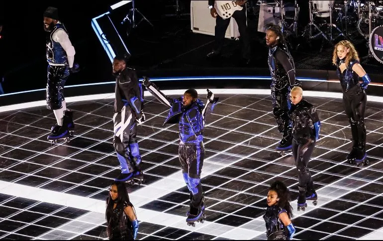 Usher homenajeó Michael Jackson durante su espectáculo en el Super Bowl