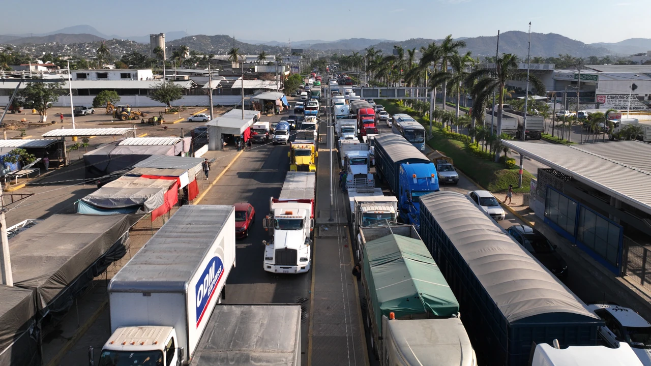 Transportistas paralizan carreteras de México para denunciar la alta inseguridad que viven
