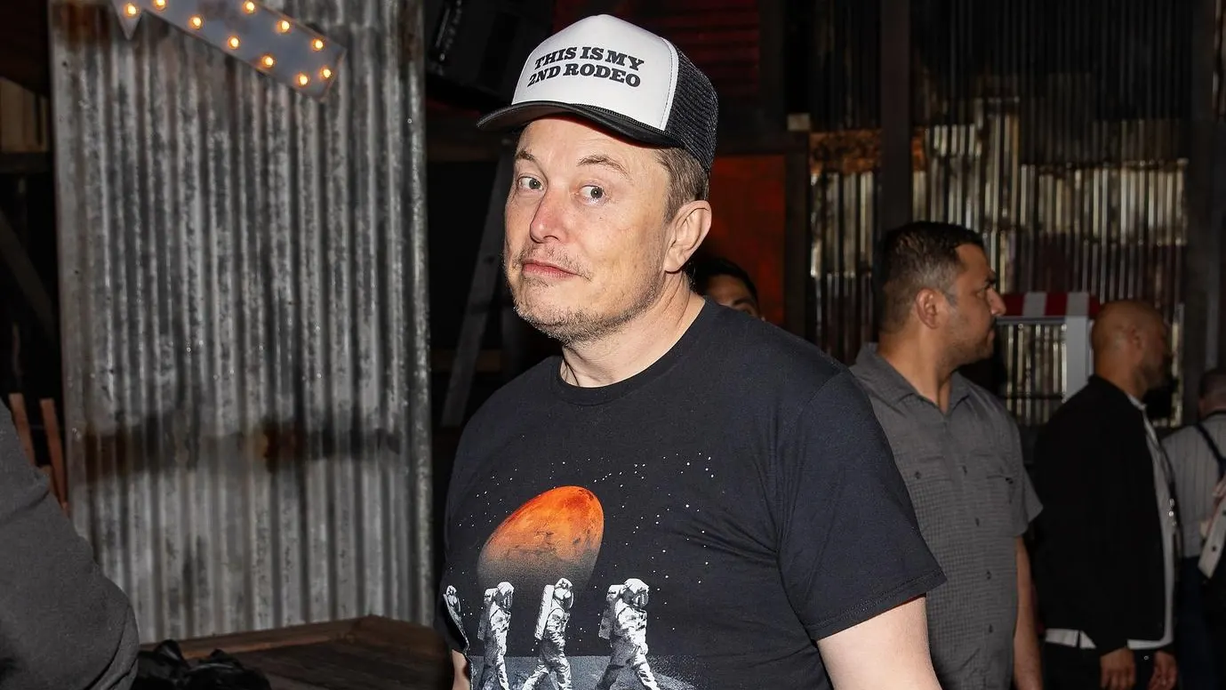 Caída de las acciones de Tesla deja a Elon Musk detrás de Bezos como la tercera persona más rica del mundo