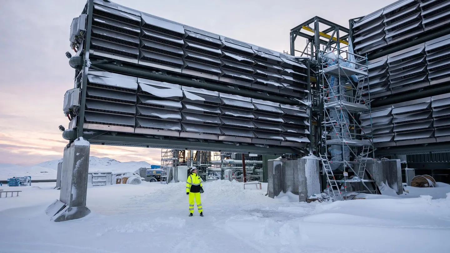Climeworks está ampliando sus operaciones de captura directa de carbono en Islandia con Mammoth, una planta diseñada para eliminar 36.000 toneladas de CO2 al año cuando se inaugure. CLIMEWORKS