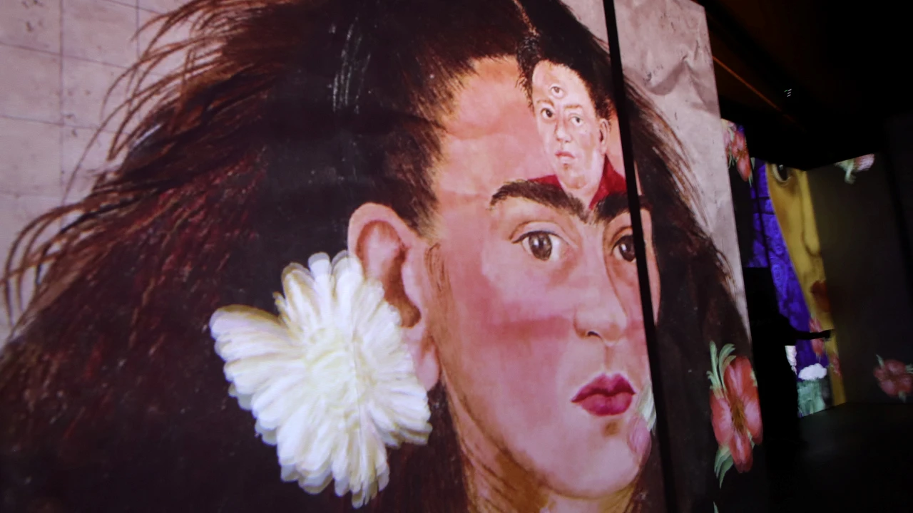 Exposición inmersiva ‘Yo soy Frida Kahlo’ se presenta por primera vez en México