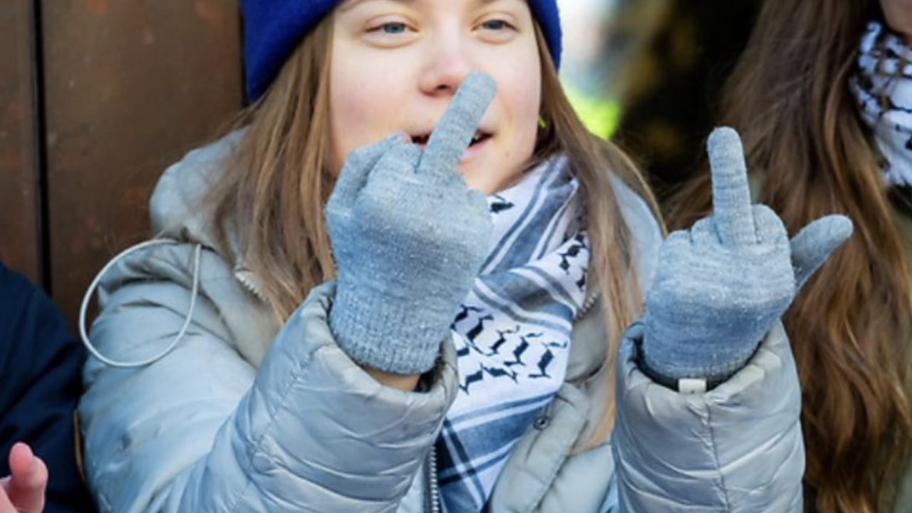 Greta Thunberg es detenida por la policía al intentar bloquear acceso al Parlamento sueco