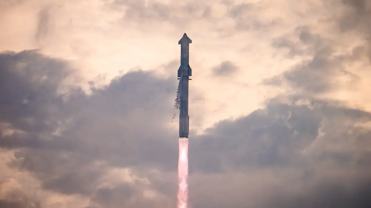 SpaceX lanzará a finales de agosto misión que intentará la primera caminata espacial privada