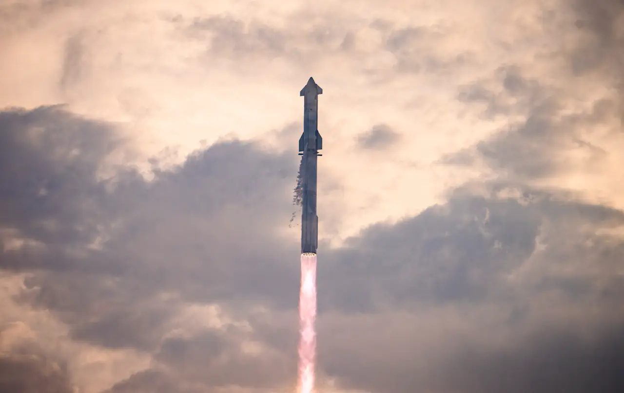 El enorme cohete Starship de SpaceX despega con éxito pero se ‘pierde’ al regresar