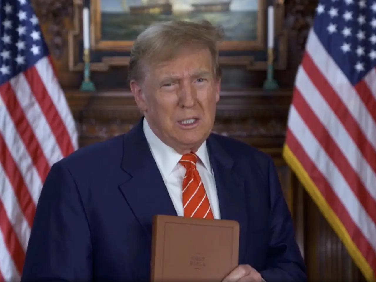 Durante la Semana Santa, Trump venderá biblias para ‘sumar’ a su campaña de reelección