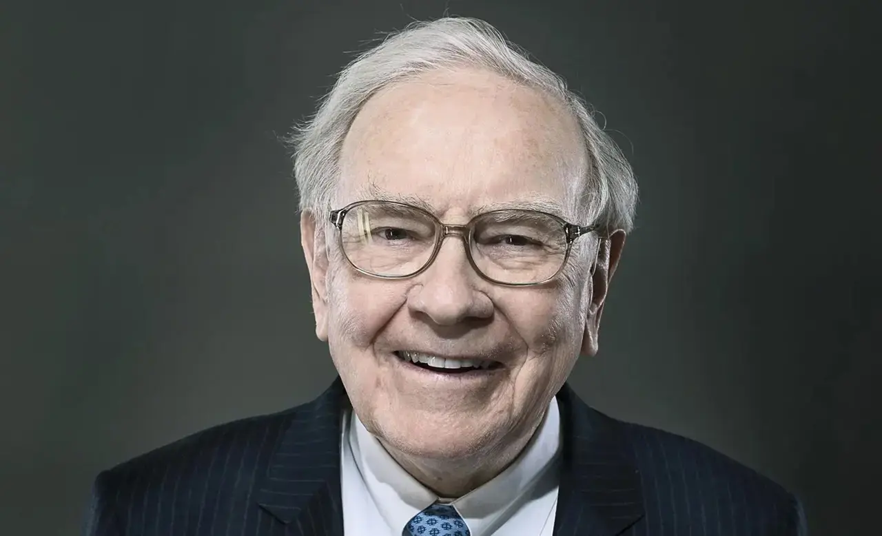 Berkshire Hathaway tiene 168,000 mdd en efectivo: estas acciones deberían estar en la lista de compras de Buffett