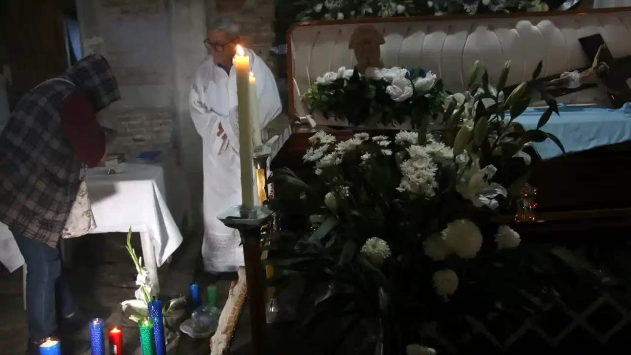 Familiares de jóvenes de Ayotzinapa defienden su inocencia ante acusaciones oficiales