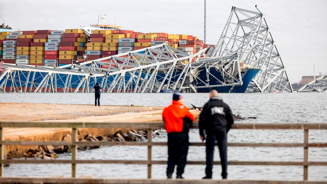 Ingenieros estiman que canal de Baltimore estaría disponible para navegar a finales de mayo
