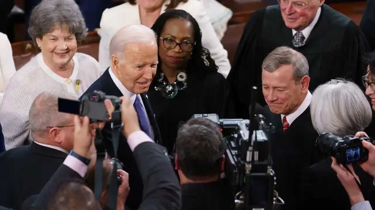 Biden dice que EU vive ‘la mayor historia de resurgimiento’ económico de su historia