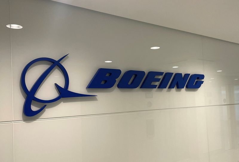 CEO de Boeing asume ‘responsabilidad’ de las deficiencias de la compañía en audiencia en el Senado de EU