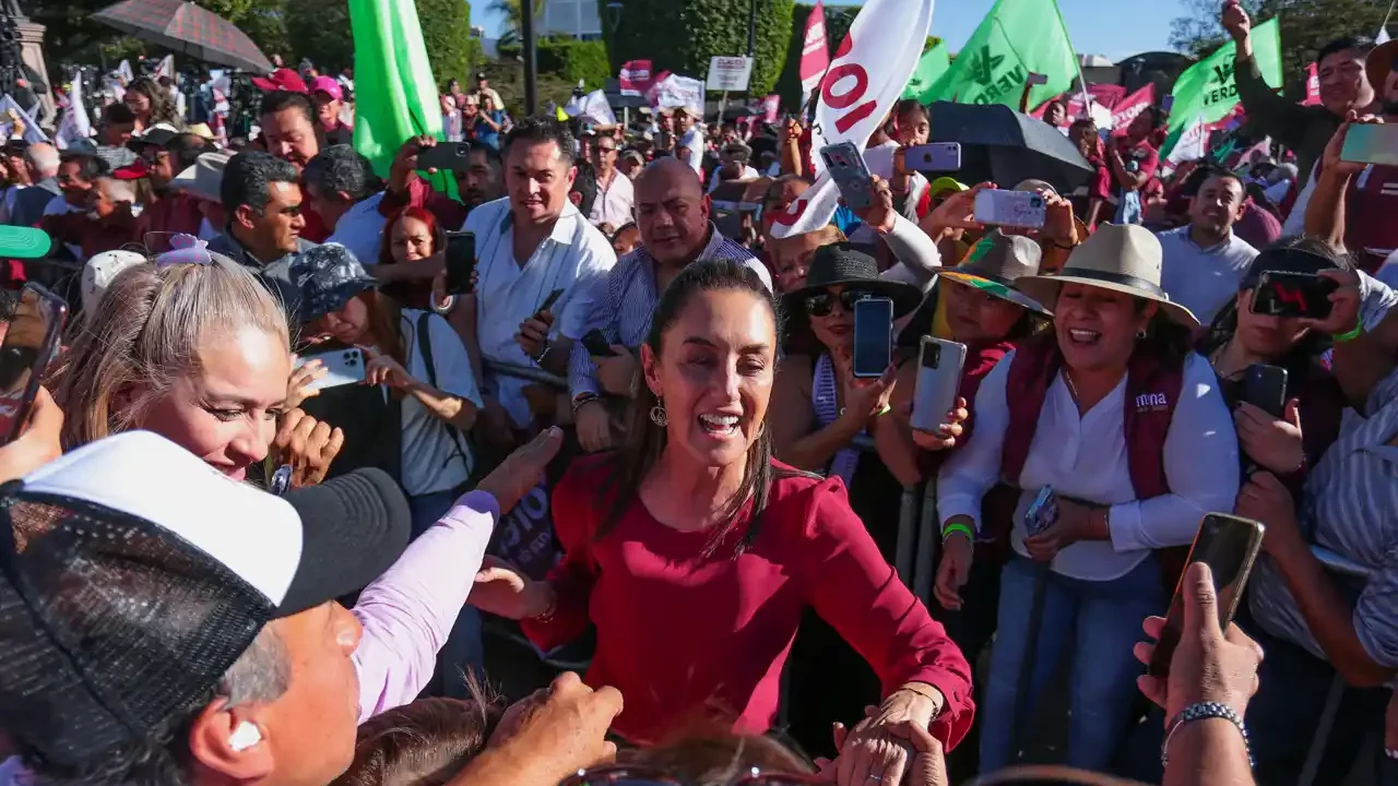Claudia Sheinbaum propone poner en órbita nuevo satélite