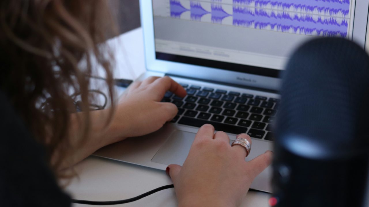 Diseñan dispositivo para poder hablar sin usar las cuerdas vocales