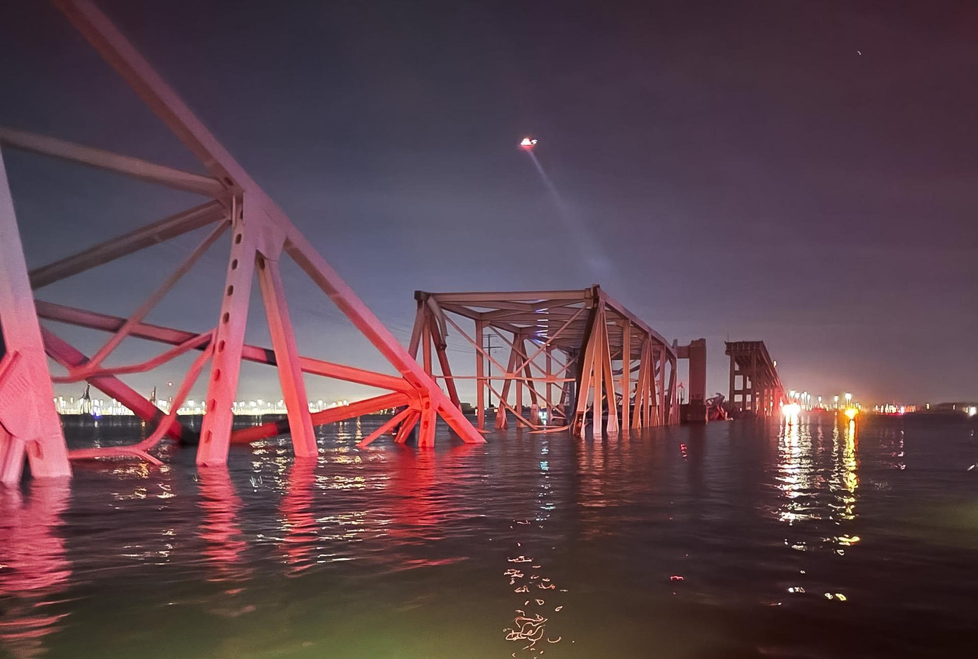 Biden ordena reconstruir el puente y reabrir el puerto de Baltimore âtan pronto como sea posibleâ