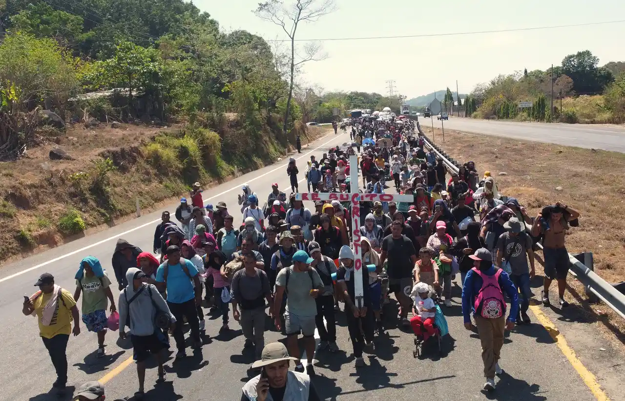 Caravana migrante parte del sur de México para presionar en vísperas de las elecciones