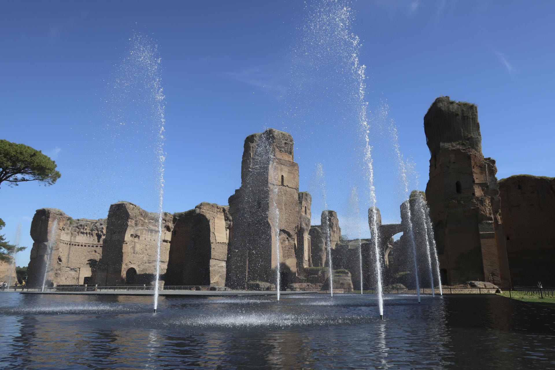 Tras 1,500 años, el agua vuelve a brotar en las históricas termas de Caracalla en Roma