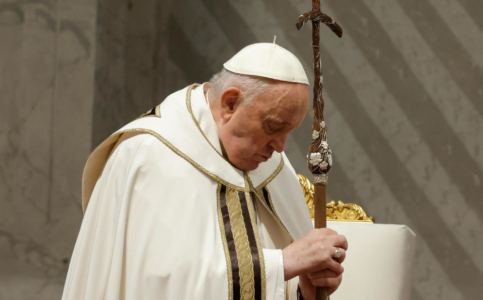 Papa Francisco pide recibir a los homosexuales en la Iglesia pero con ‘prudencia’ en seminarios